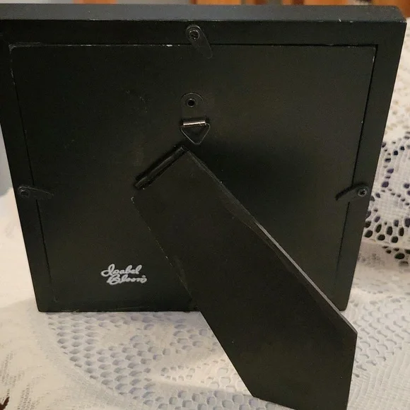 Isabel Bloom Clover Frame - Picture 2 of 3